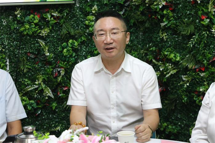 王
